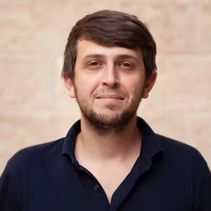 Noam - headshot