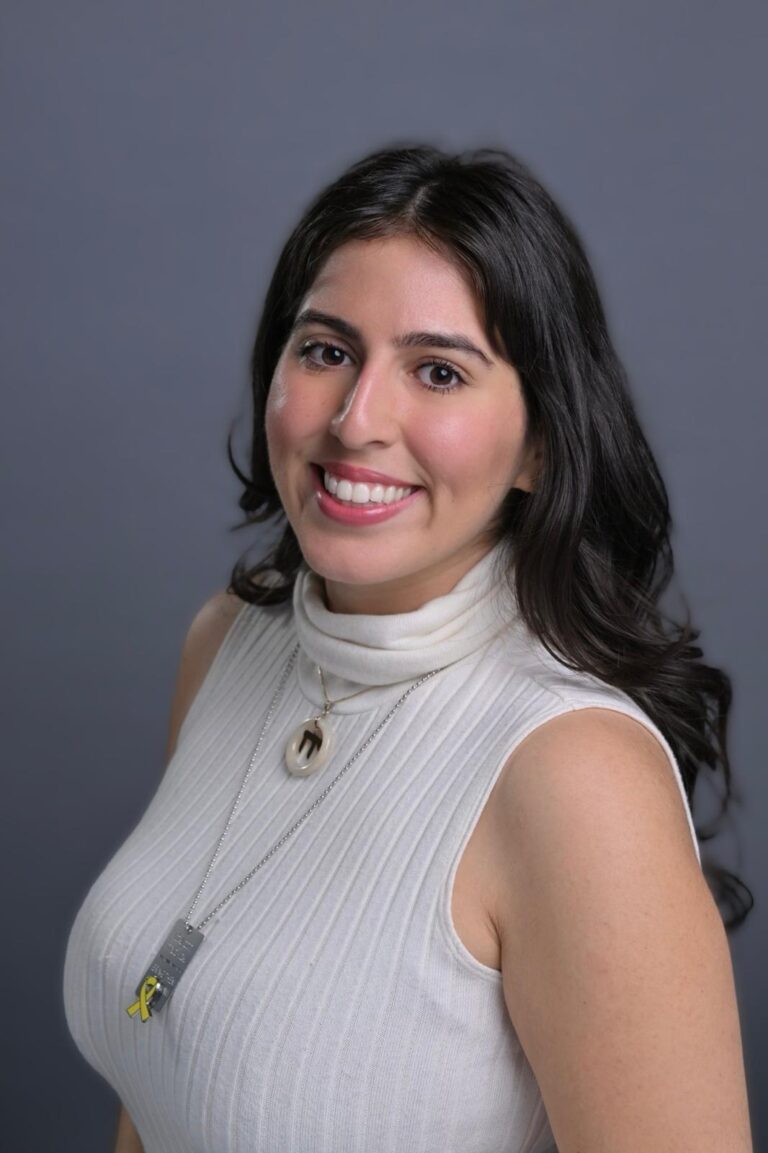 Chloe Levian, MAJNM